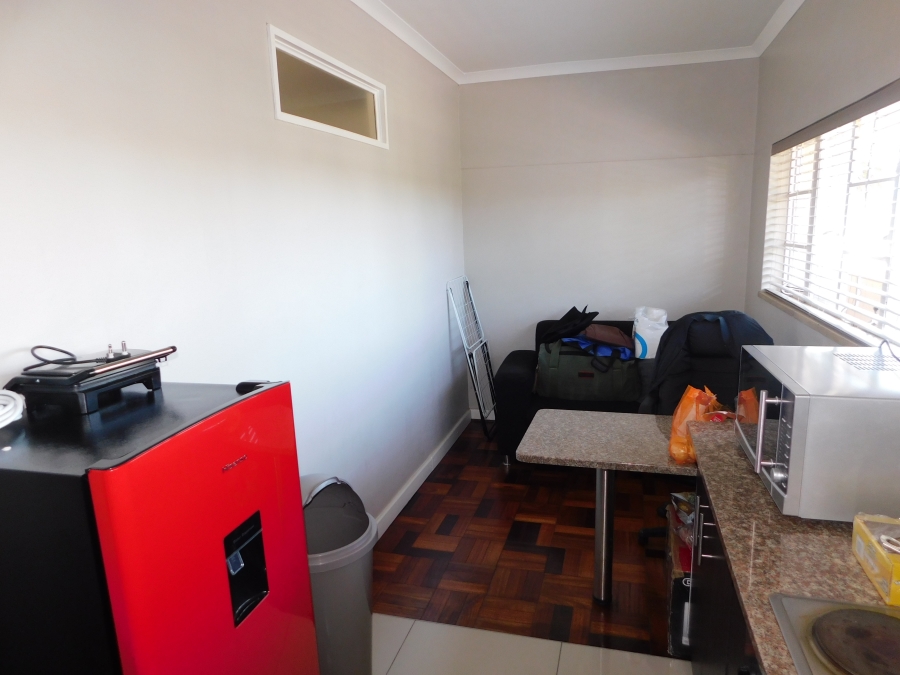 To Let 1 Bedroom Property for Rent in Rondebosch Village Western Cape